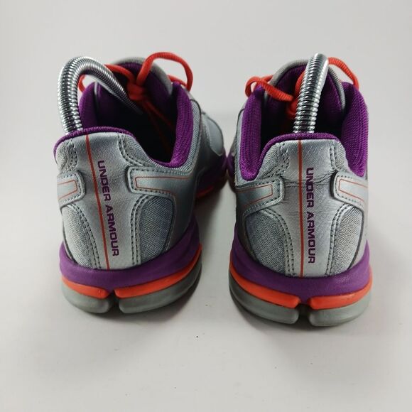 UnderArmour Silver Athletic Shoe 6.5Y. Fits like Women's 7.5. Silver. - Picture 4 of 12